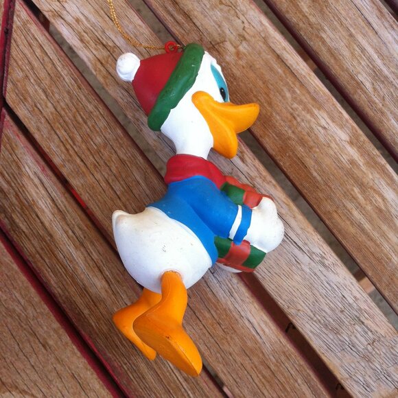 Vintage Walt Disney Donald Duck Ornament Present Christmas Holiday Winter Scarf - Picture 6 of 10